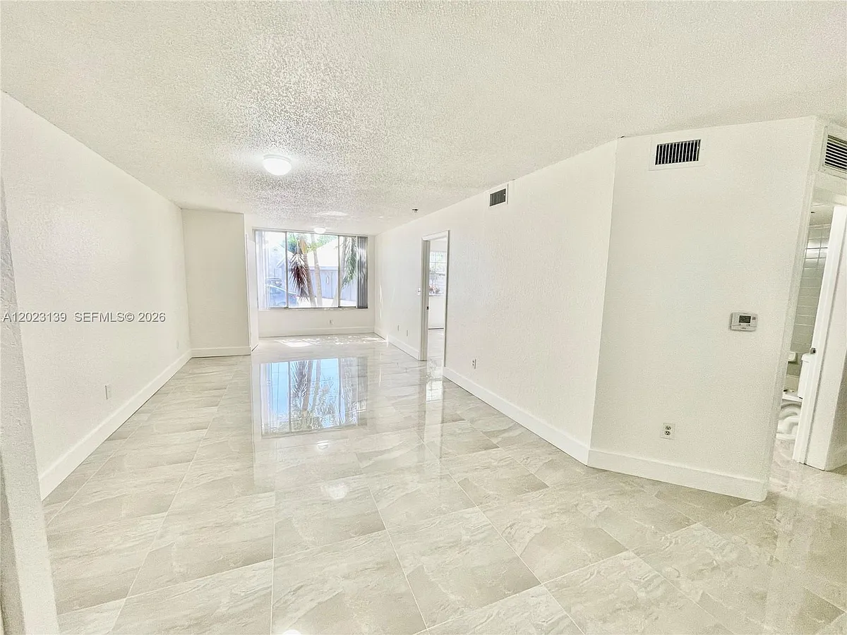 Building Photo - 2880 N Oakland Forest Dr #103