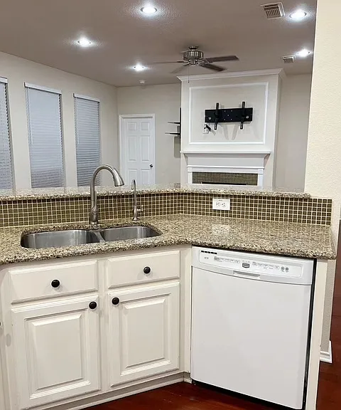 1321 Holmes Ln — Photo 8