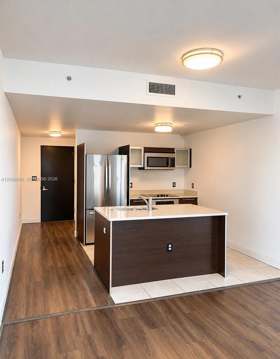 Quantum On The Bay Condo — Photo 4