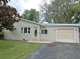 966 Berkley St, Carpentersville, IL 60110