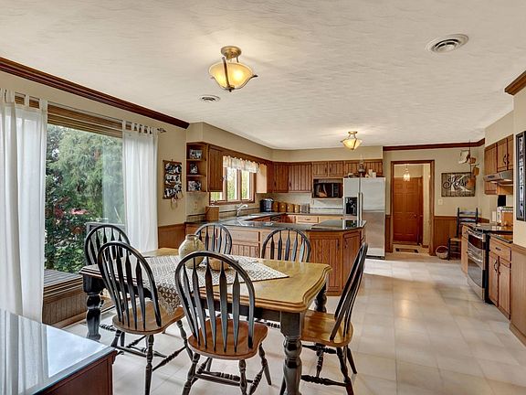 5th image of 114 Berkeley Dr