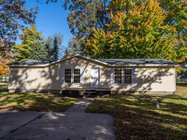 6916 Danes Dr, Houghton Lake, MI 48629