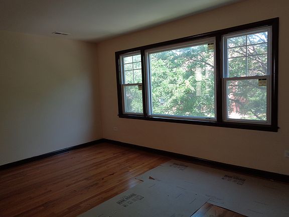 4th image of 5343 W Montrose Ave