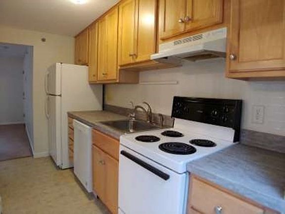 3rd image of 6 McLaughlin St Unit 2