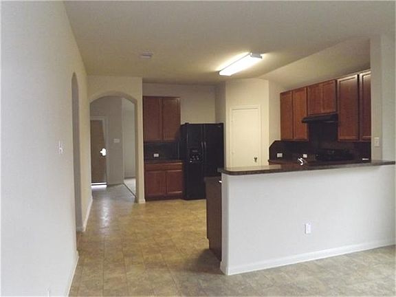 5th image of 106 N Golden Oak Dr