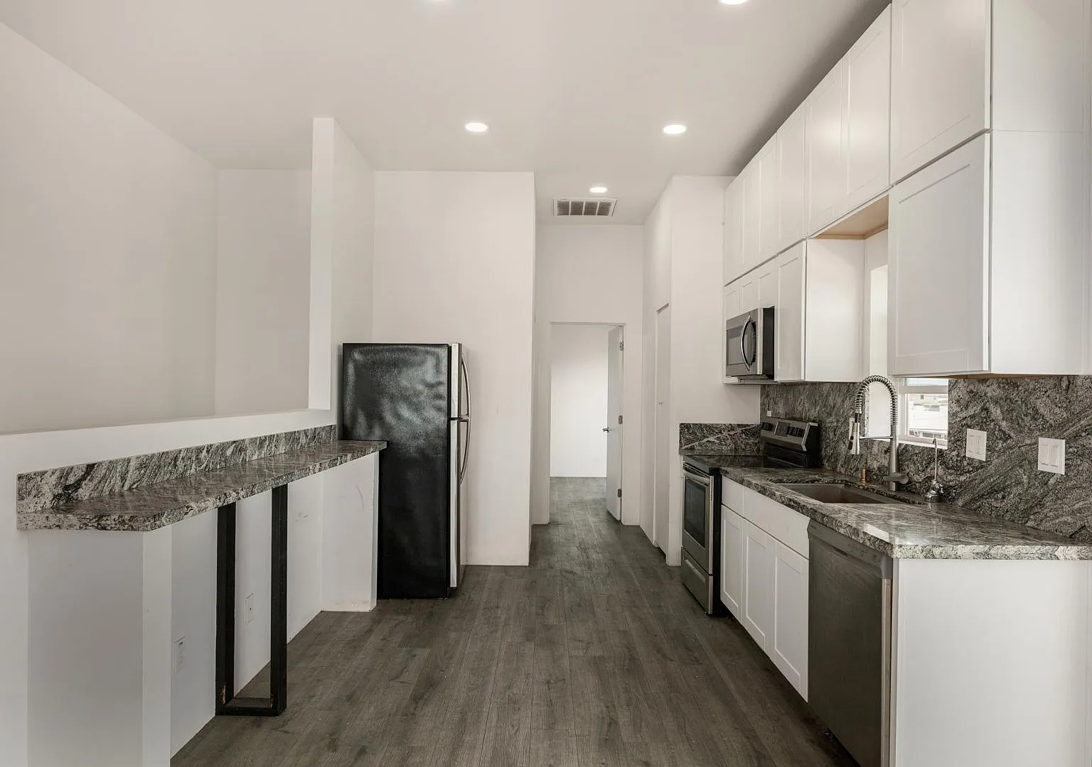 2 bed, 2.0 bath, 1200 sqft, $1,999 — Photo 4