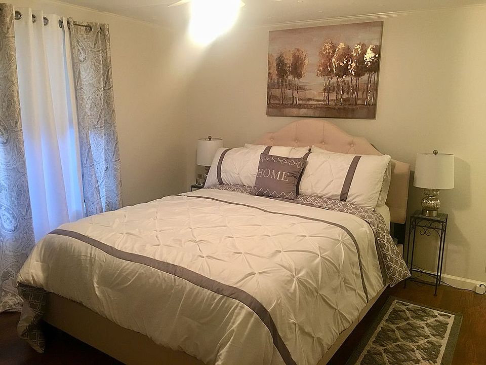 MasterBedroom&walk-in closet