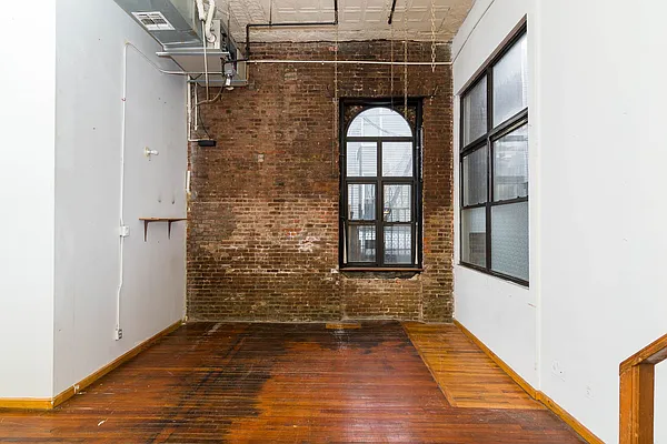 Rented by Nooklyn NYC LLC | media 53