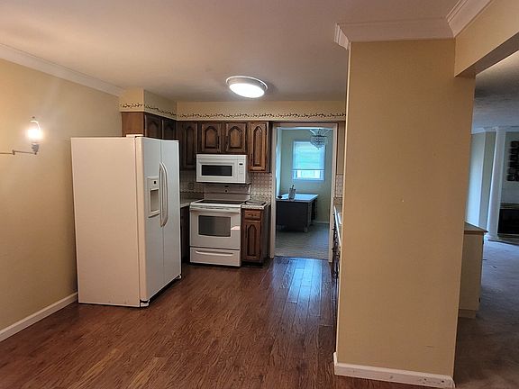 5th image of 3205 Blackberry St