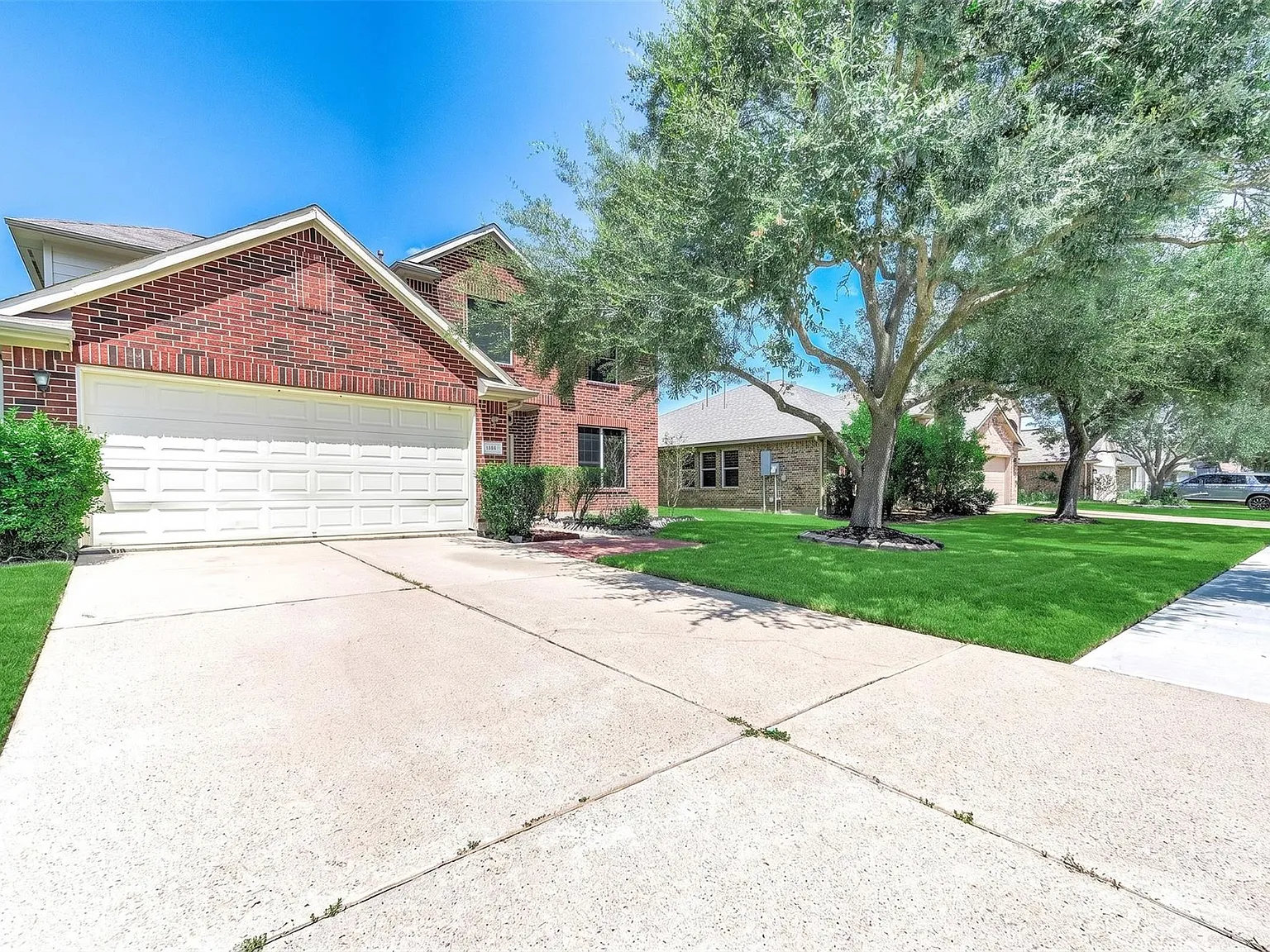 4 bed, 3.5 bath, 2830 sqft, $2,700 — Photo 2