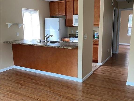 4th image of 2064 E Main St #2A