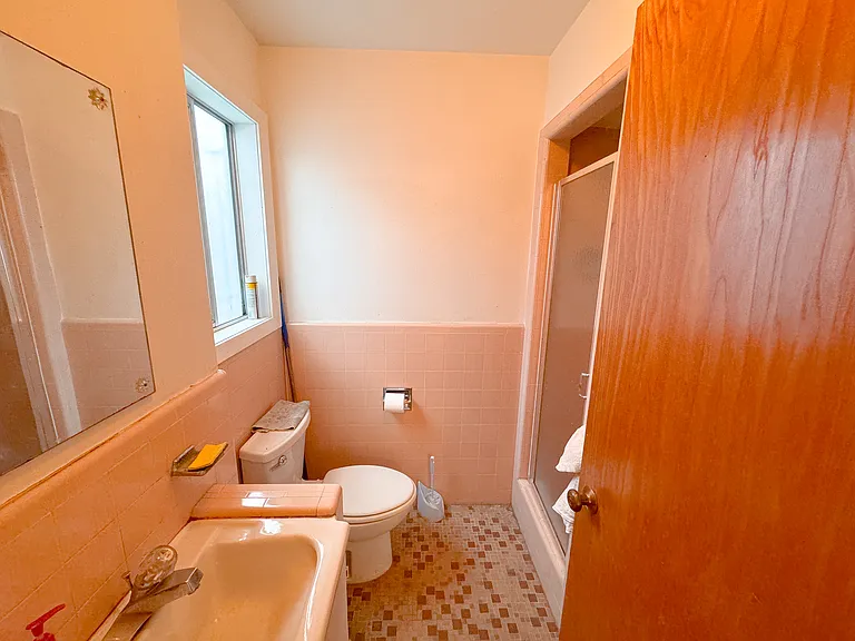 640 Broadway — Photo 3
