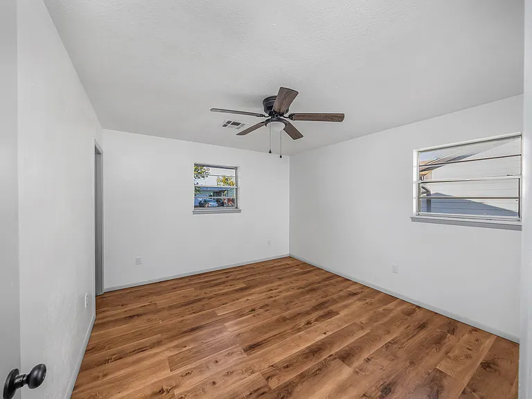 305 NE Angus St — Photo 19