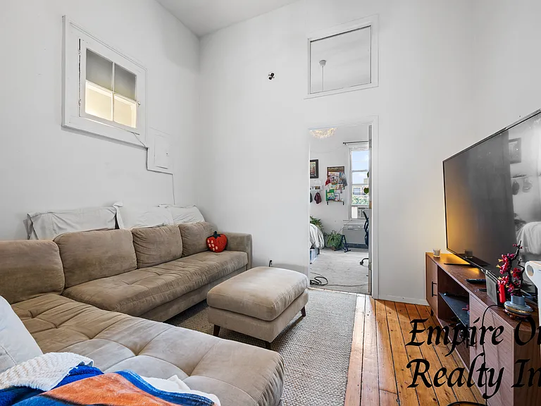 410 Lorimer St #3L — Photo 4