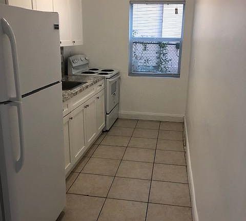 2nd image of 186 NW 13th St APT 1