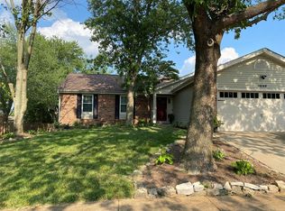 16148 Castlerea Blvd, Ballwin, MO 63021