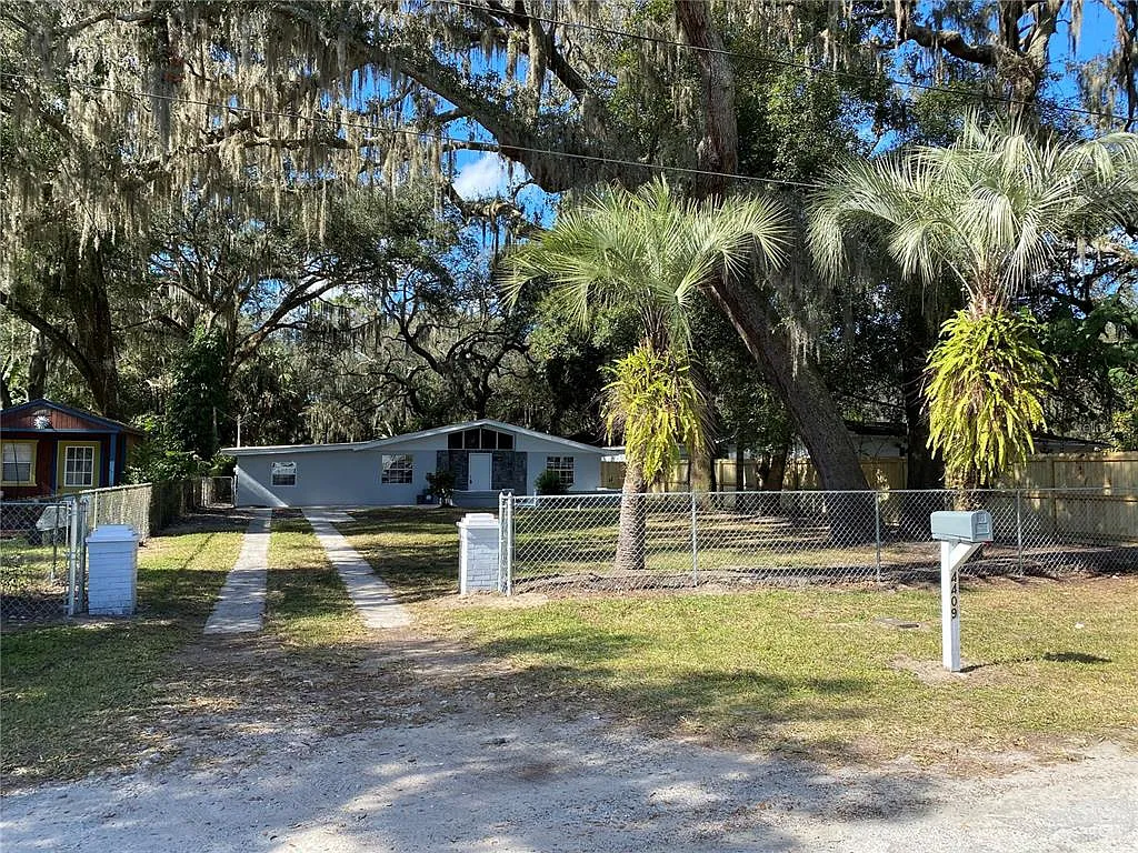 4 bed, 2.0 bath, 1840 sqft, $2,400 — Photo 1