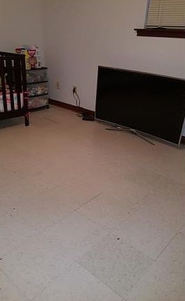 5th image of 7801 Weaver Ave
