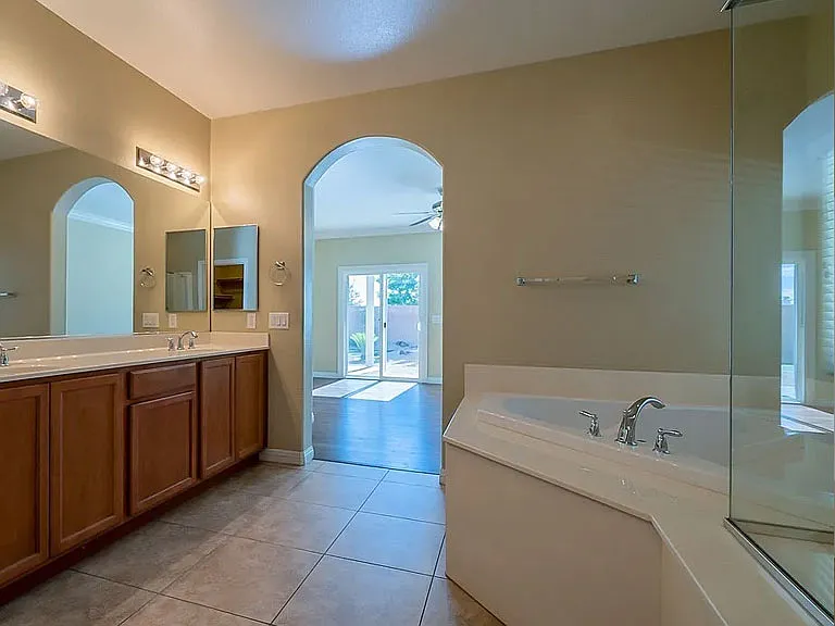 4524 Grindle Point St — Photo 10