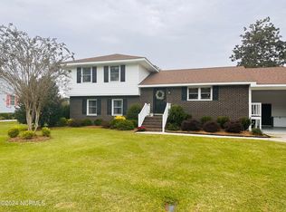 210 Vine St, Beaufort, NC 28516