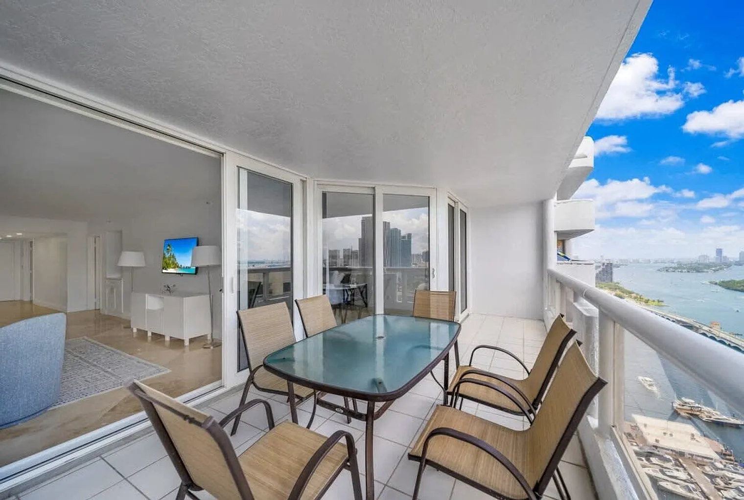 3 bed, 2.0 bath, 1485 sqft, $7,795 — Photo 4