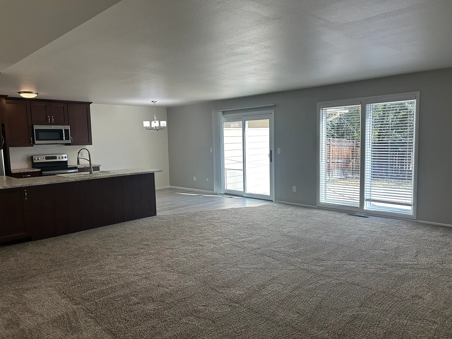 2 bed, 1680 sqft, $2,050 — Photo 4