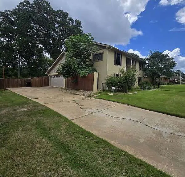 1822 Northwood Ct — Photo 3
