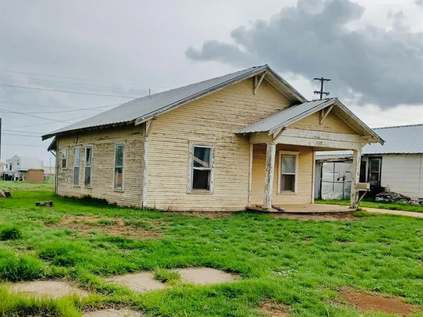 208 W Virginia St #208, Floydada, TX 79235