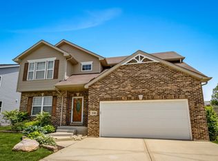 551 S Canyon Dr, Romeoville, IL 60446