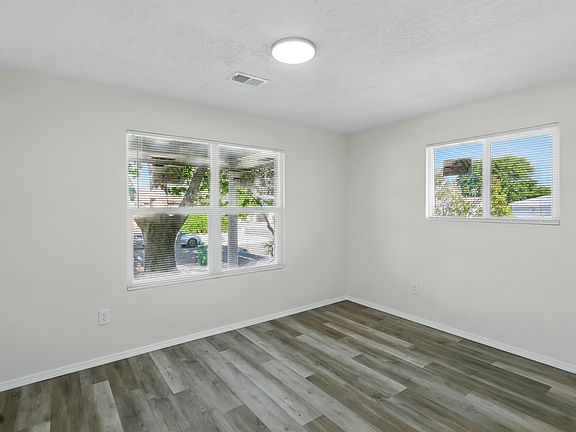 5th image of 5336 Veronica Dr NE