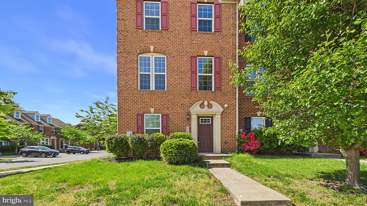 Building Photo - 5423 Saint Rita Dr