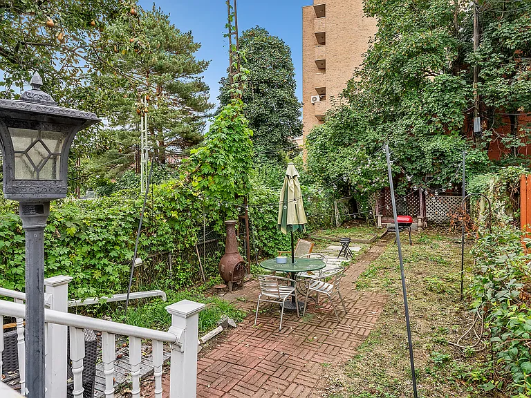 2551 Crescent St #1 — Photo 4