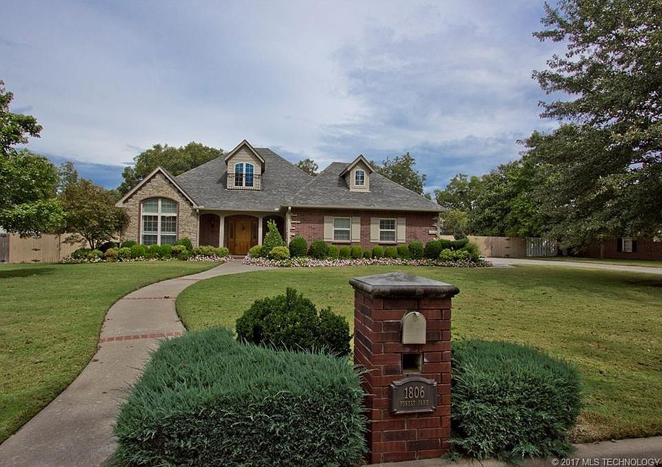 1st image of 1806 Forest Park Dr
