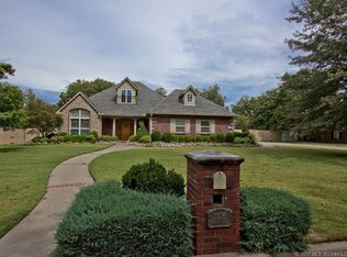 1806 Forest Park Dr, Claremore, OK 74017