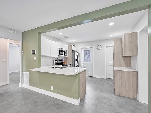 4th image of 420 S 28th Avenue