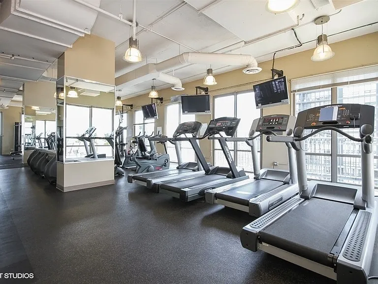 2 E Erie St #1901 — Photo 23