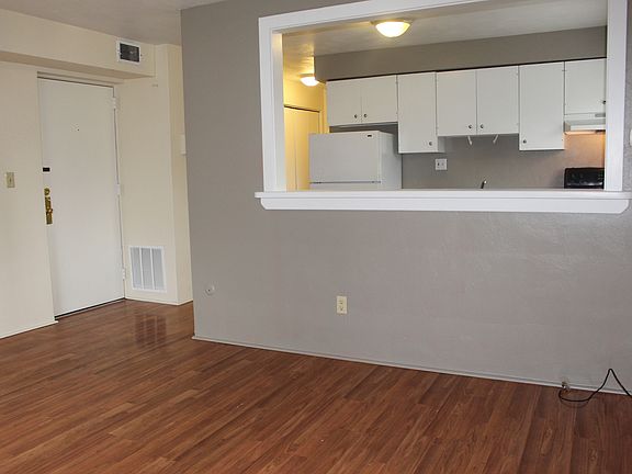 4th image of 111 Oakview Ave APT 11