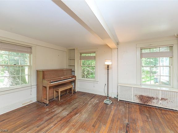 4th image of 24105 Chardon Rd