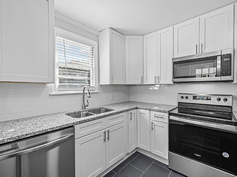 206 Raynor St — Photo 10