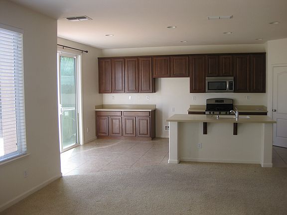 3rd image of 1408 Morning Glory Ln