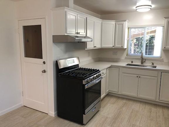 2nd image of 250 W Dana St