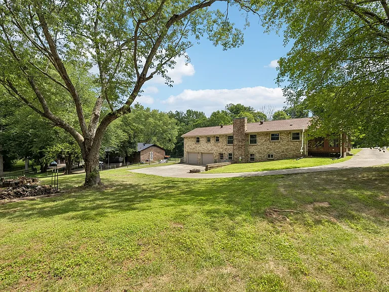 1810 Theresa Dr — Photo 46