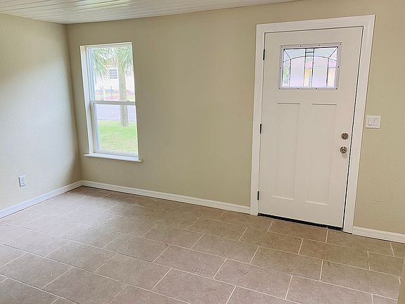4th image of 134 Crystal Ave W