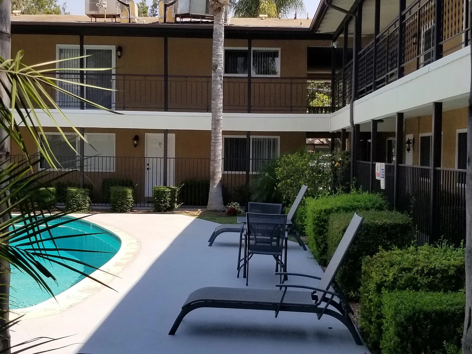 Redlands Pines Apartments — Photo 3