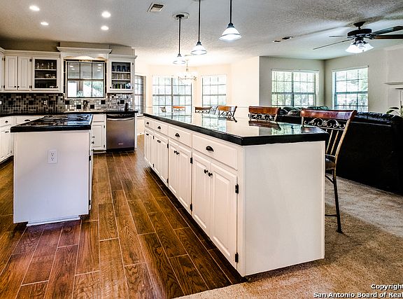 5th image of 2921 Greenshire Dr