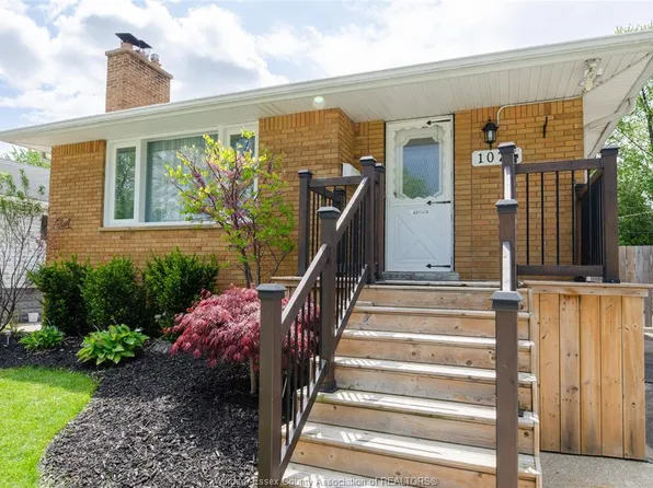 1077 Fairview Blvd, Windsor, ON N8S 3E6