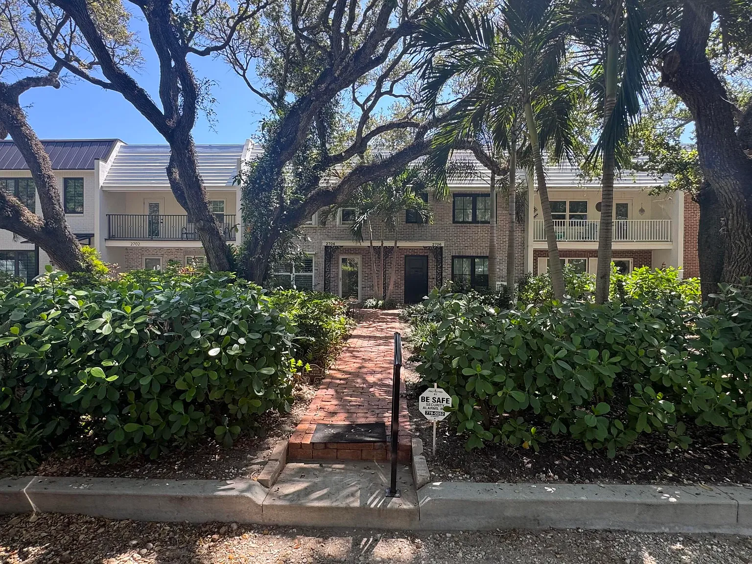 2 bed, 1.5 bath, 1480 sqft, $2,900 — Photo 2