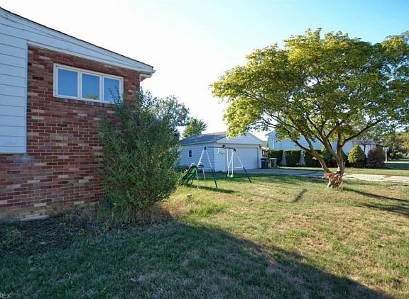 3rd image of 36687 Lakehurst Dr E