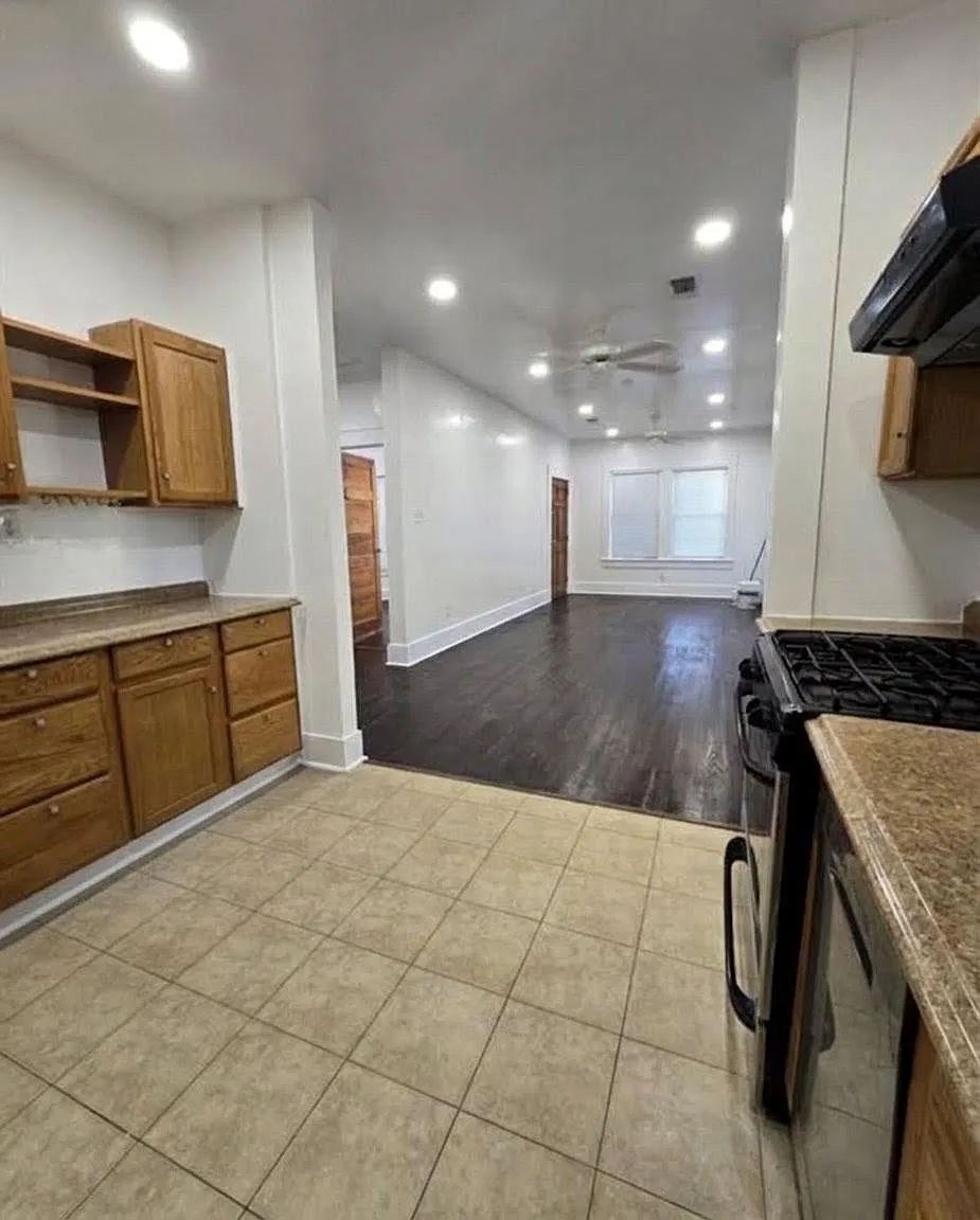 2 bed, 2.0 bath, 878 sqft, $2,100 — Photo 4
