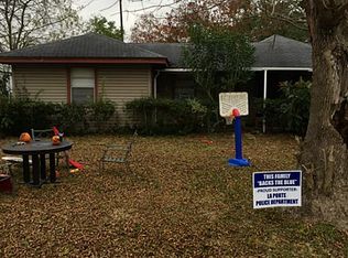 618 S Idaho St, La Porte, TX 77571